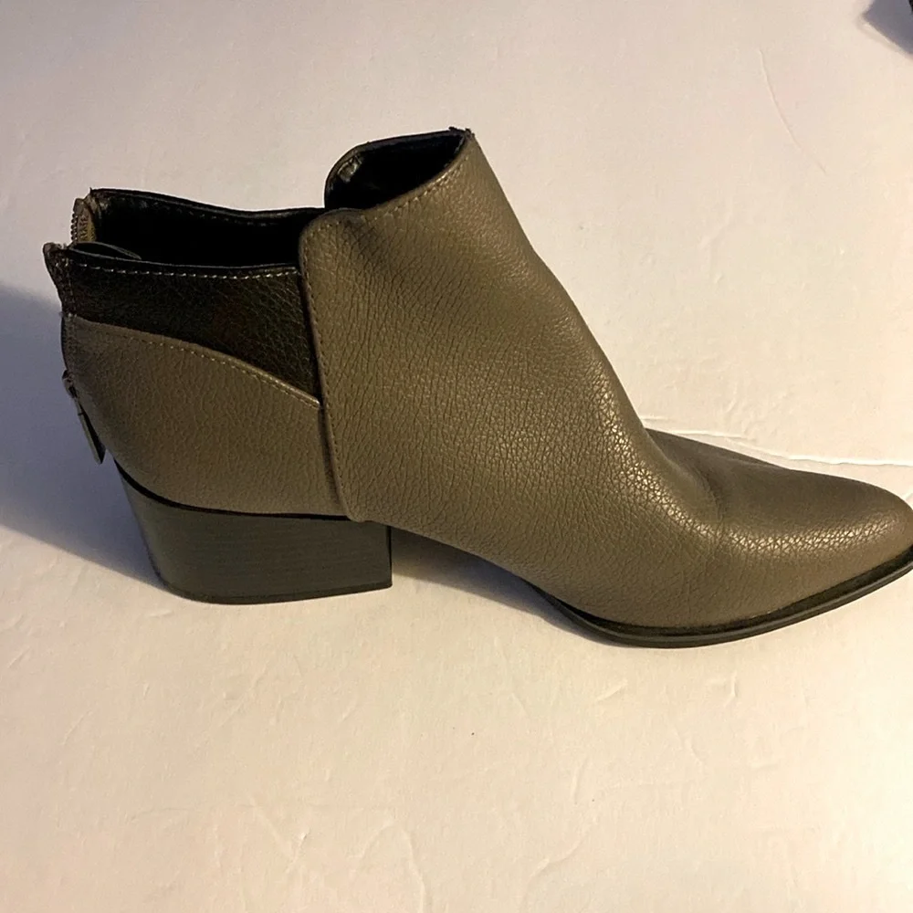 Simply Vera Boots, Ankle Boots, Neutral, Booties, Two tone, Heel Zips, Sz 8
